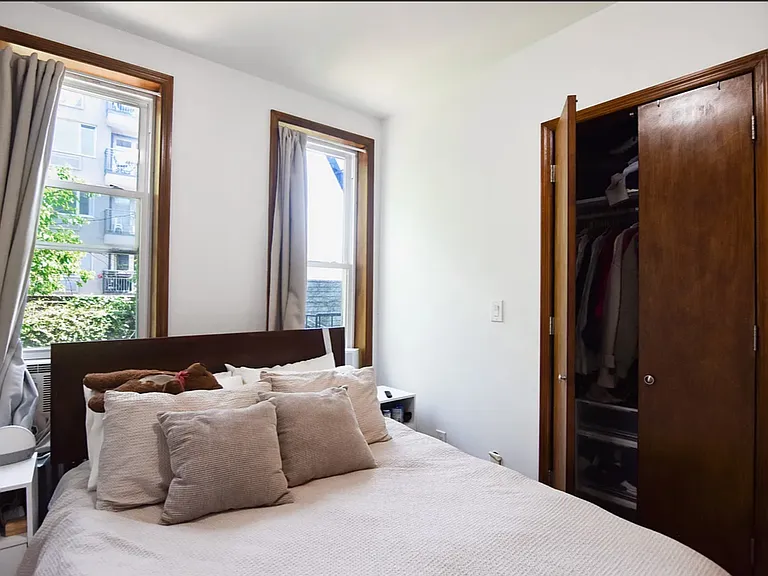 255 N 8th St #2L — Photo 11
