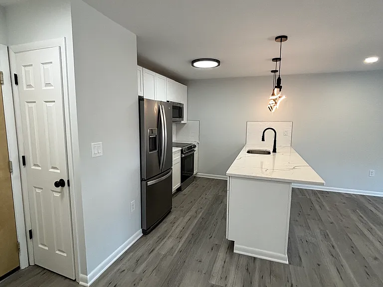 1036 Chancellor Ave #6 — Photo 2