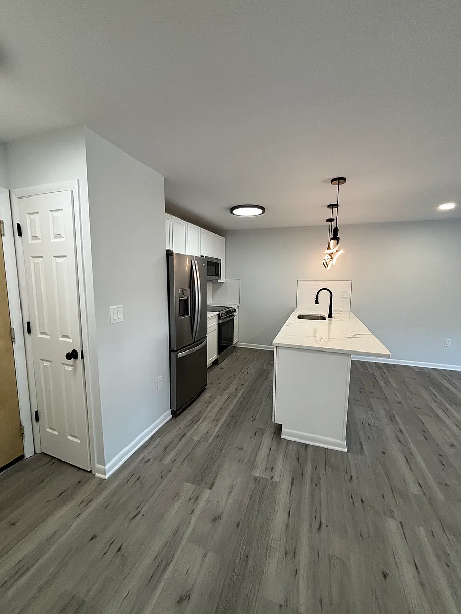 Building Photo - 1036 Chancellor Ave #6