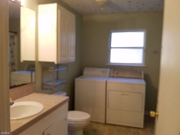 Bathroom/laundry area