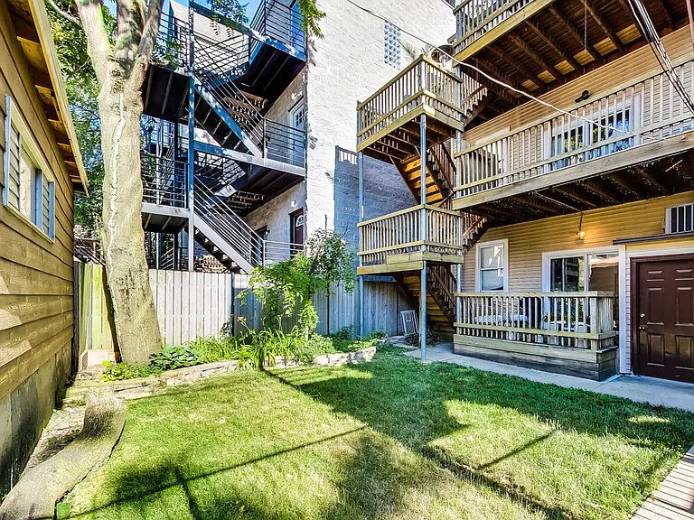 2141 W Crystal St #2 — Photo 24