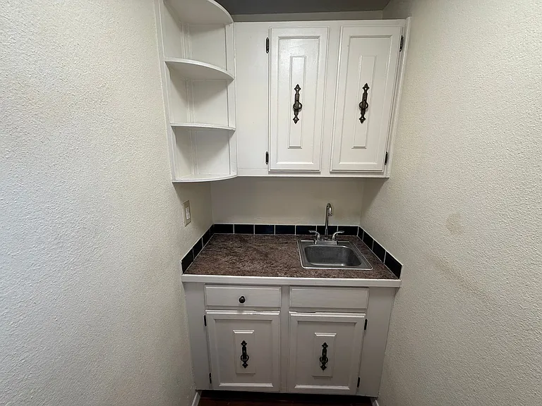 Sleepy Hollow Apartments — Photo 6