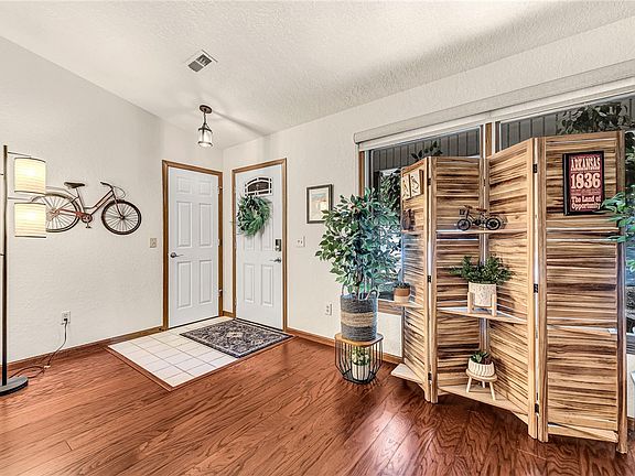 5th image of 66 Wentworth Dr