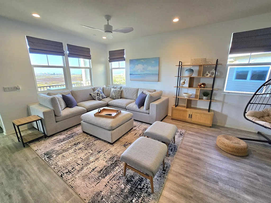 3 bed, 4.0 bath, $5,725 — Photo 1