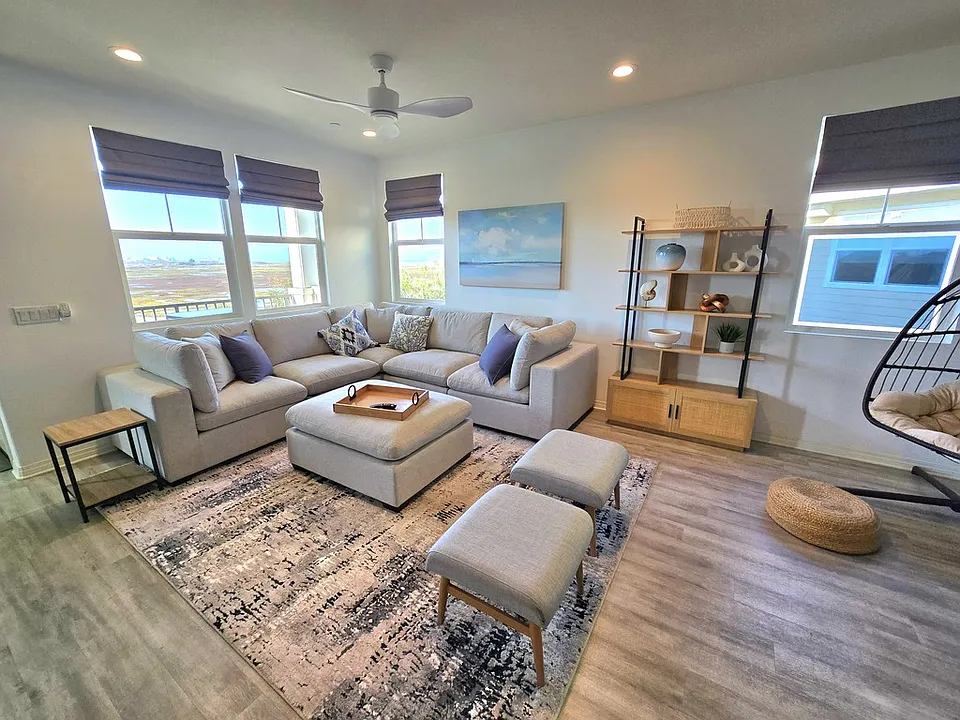 518 Lark Way