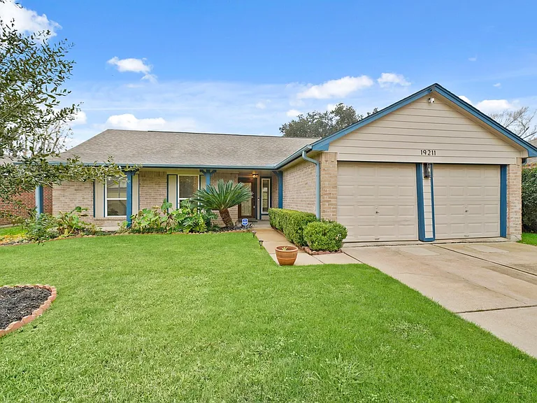 19211 Haystream Dr — Photo 1