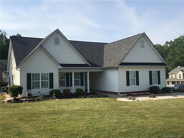 1st image of 409 Deerfield Dr