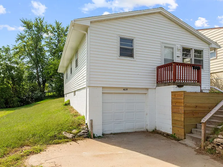 4655 Curtis Ave — Photo 2