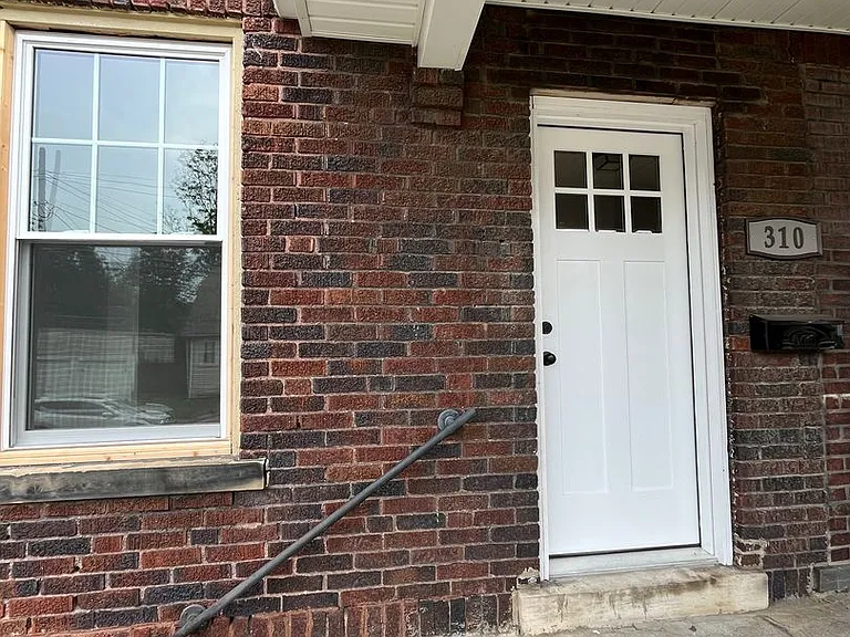 300-312 Clinton St — Photo 2