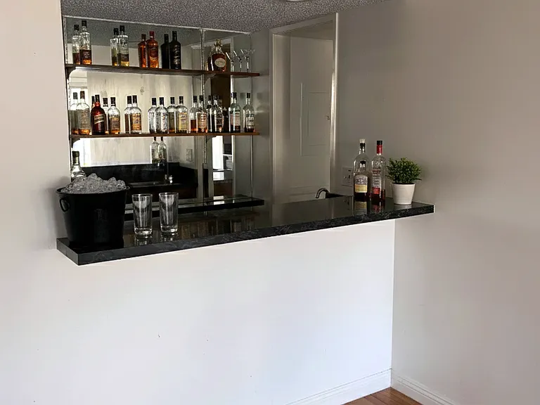 Lincoln Manor Apartments — Photo 13