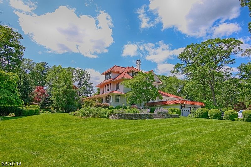 1st image of 44 Manor Dr