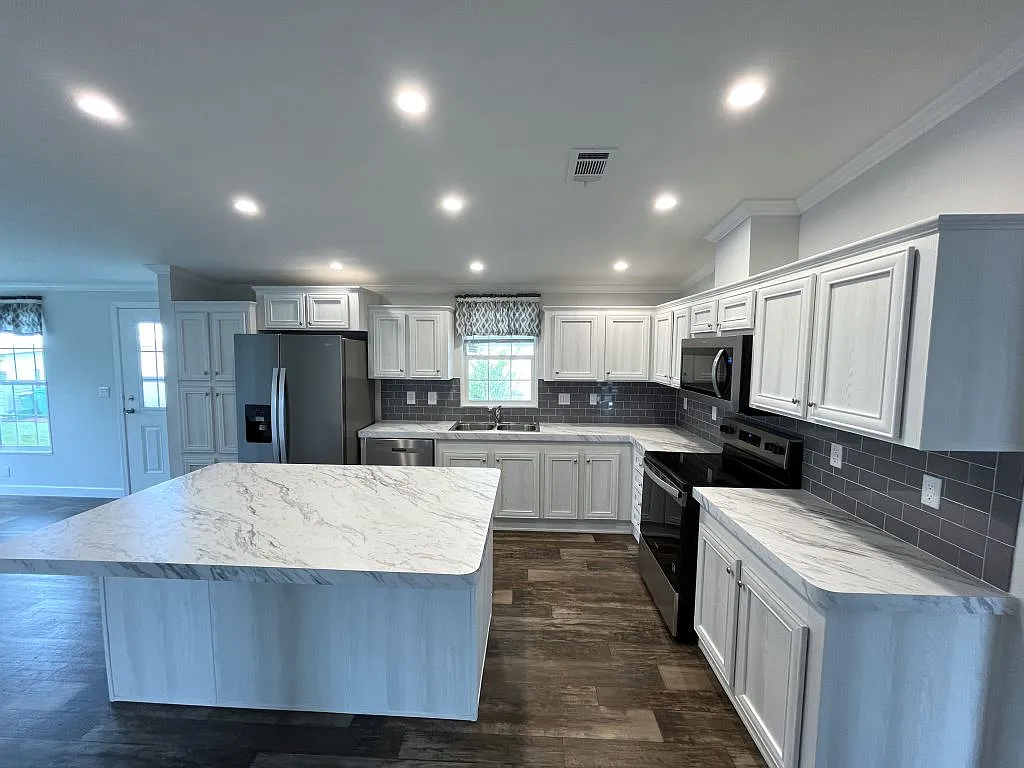 3 bed, 2.0 bath, 1355 sqft, $1,150 — Photo 2