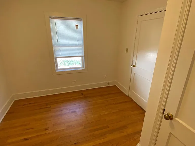 804 Saint James Cir — Photo 17