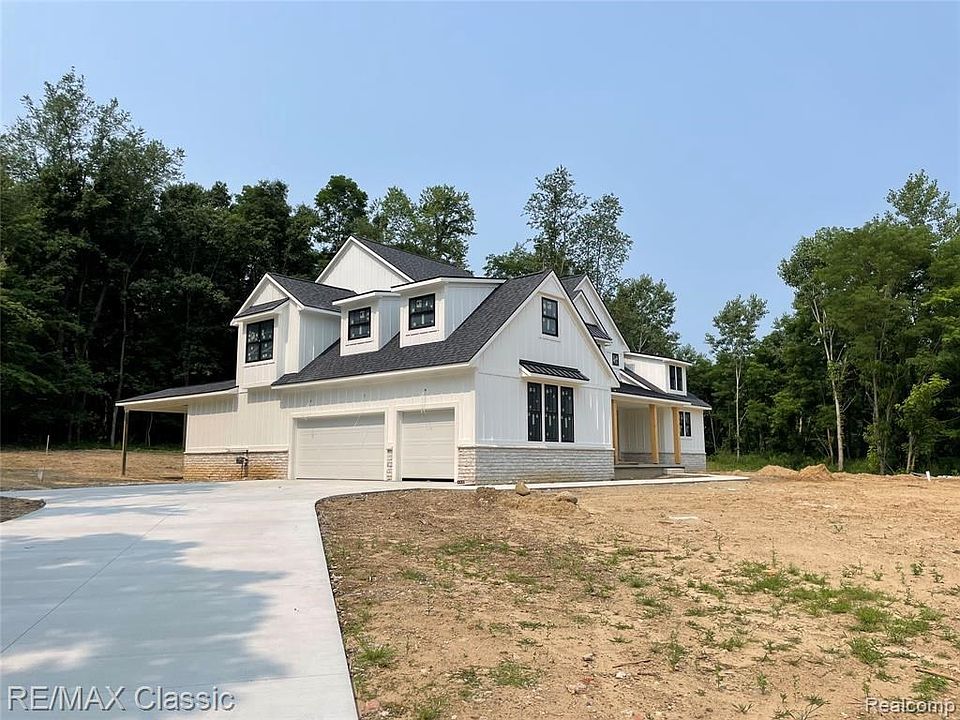 2nd image of 865 Adams Rd