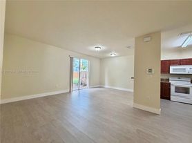 2885 SE 1st Dr, Homestead, FL