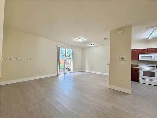 2885 SE 1st Dr #1 Photo 1