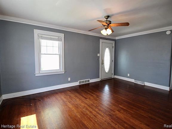 4th image of 23050 Hazelwood Ave