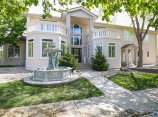 420 E Meadowlark Cir, Brandon, SD 57005