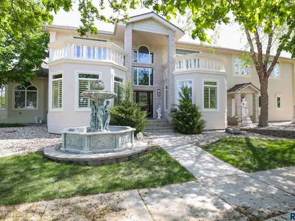 420 E Meadowlark Cir, Brandon, SD 57005