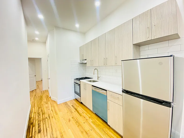 891 Grand St #3RR — Photo 4