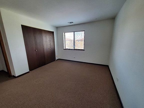 5th image of 9024 Lincoln Ct APT 305