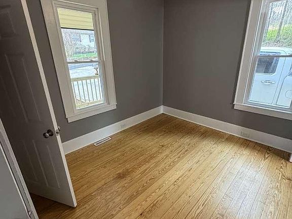 5th image of 121 Falls Rd