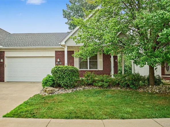 1388 Luxington Dr, Lapeer, MI 48446