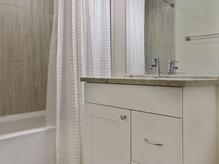 1960 N Lincoln Ave #3 — Photo 8