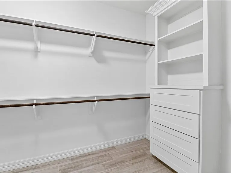 6718 Stuyvesant Ct — Photo 30