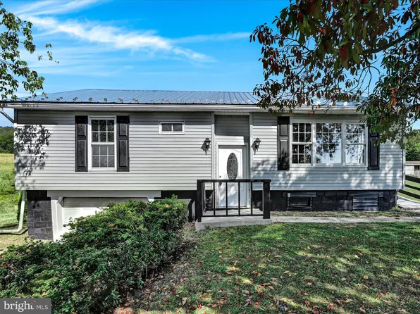 210 W Mountain Rd, Hegins, PA 17938