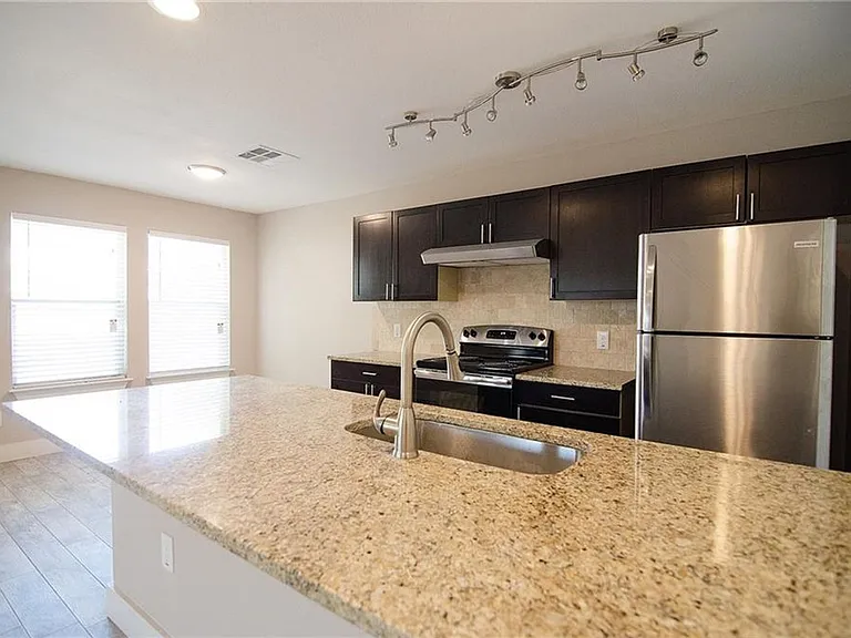 11901 Alpheus Ave #B — Photo 2