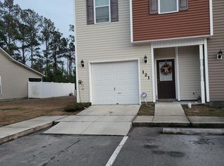 121 Waterstone Ln, Jacksonville, NC 28546