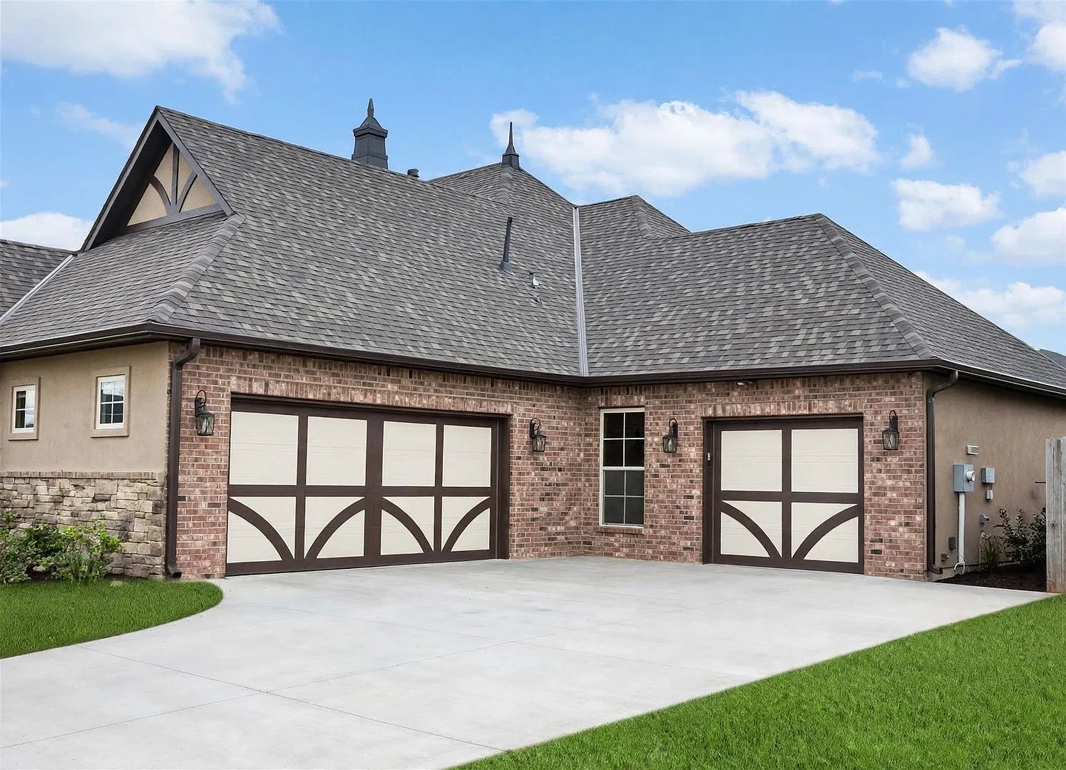 Beautiful 4-Bedroom Home in Edmond w/ 3 Car Garage Energy Efficient with Premium Features! — Photo 2