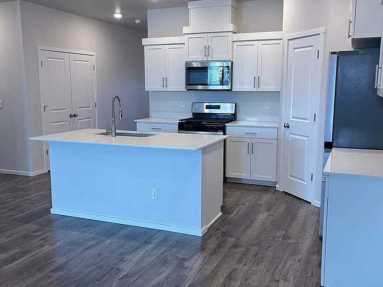 645 NE Union Loop — Photo 4