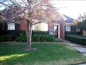 1st image of 829 Lochmoor Ln