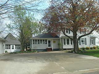 2nd image of 601 N Main St