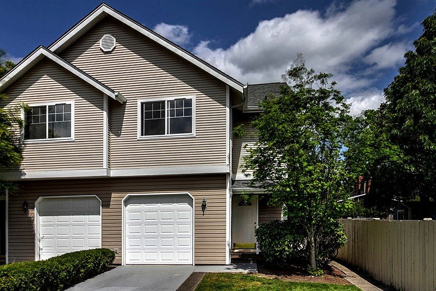 1st image of 150 NW Alder Pl #4