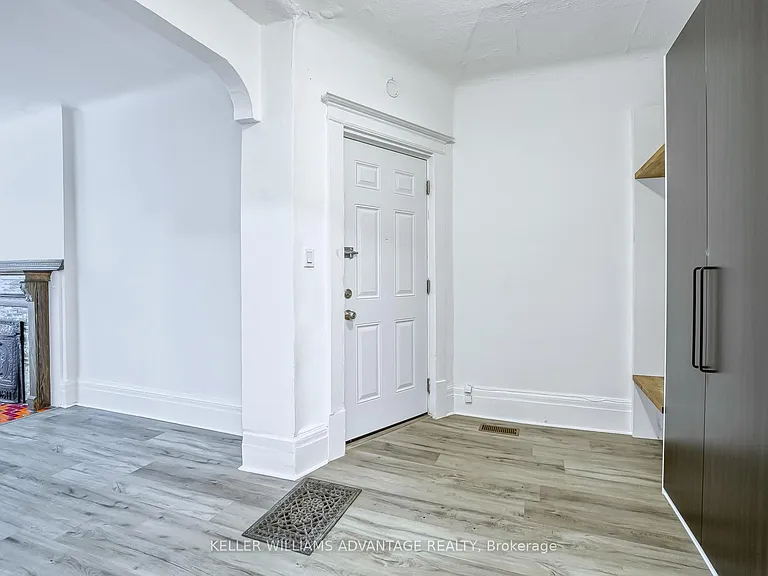 254A Carlton St — Photo 4