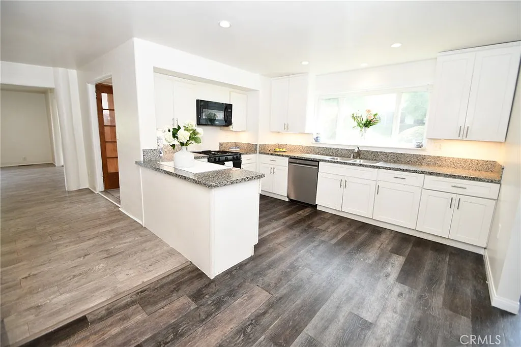 3 bed, 1766 sqft, $4,800 — Photo 3