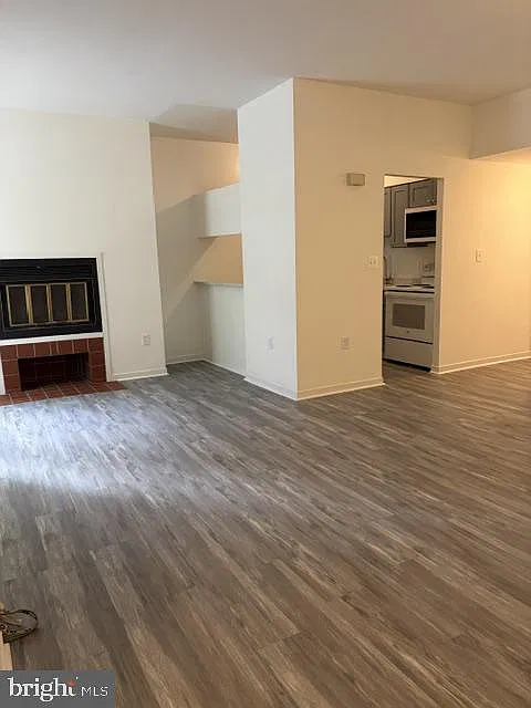 2 bed, 2.0 bath, 975 sqft, $2,000 — Photo 3