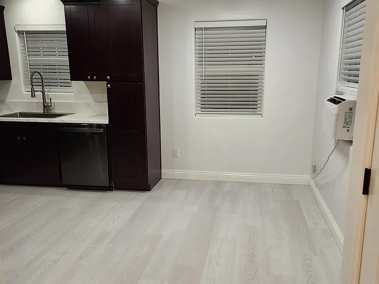 461 Smith Ave #A — Photo 2