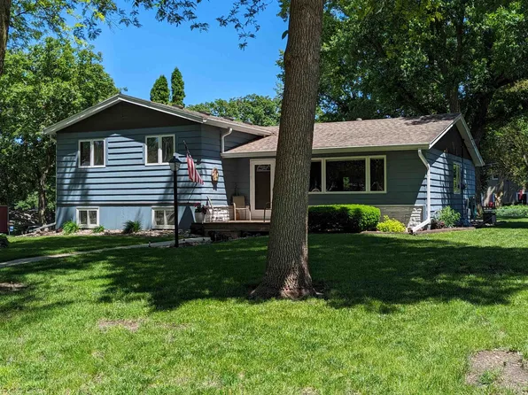 801 Gary Ave, Spirit Lake, IA 51360