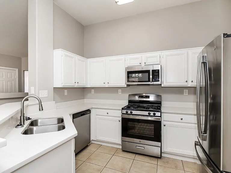 716 Castlebridge Ave — Photo 9