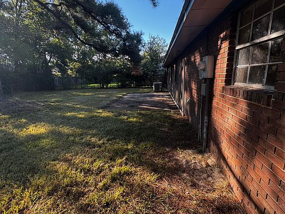 3rd image of 107 Ashford Ct