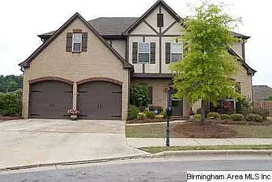 4 bed, 2.5 bath, 2750 sqft, $3,200 — Photo 1