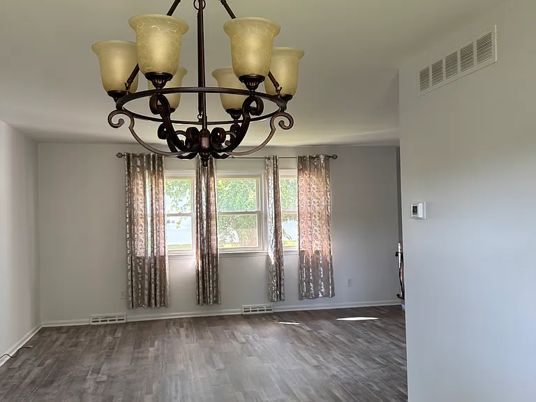 794 Chrysler Ave — Photo 3