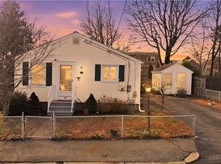 62 Hillcrest Ave, Pawtucket, RI 02860