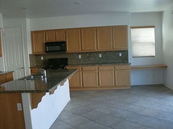4th image of 27722 Dover Dr