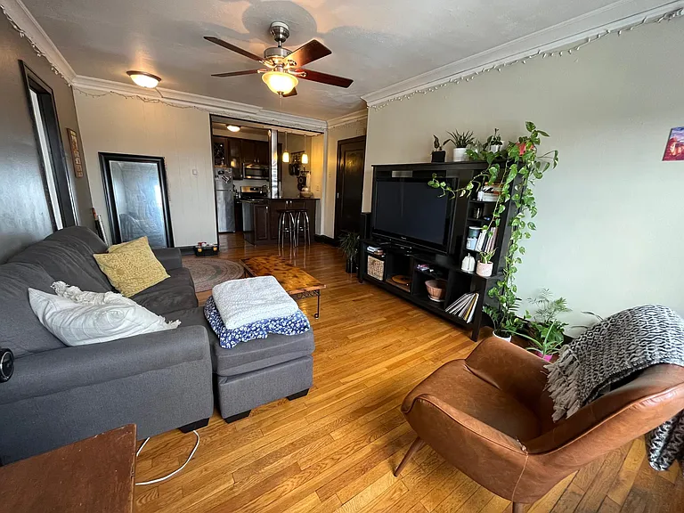 2517 Bryant Ave S #304 — Photo 2