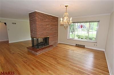 4th image of 1322 Charmwood Dr